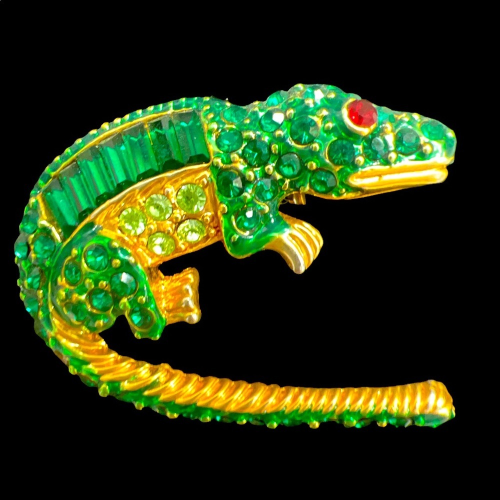 Alligator vintage crystal brooch. One of a kind!